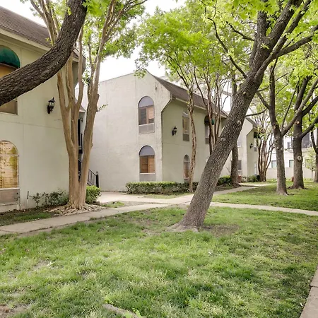 Dallas Condo With Pool Access About 4 Mi To Downtown!